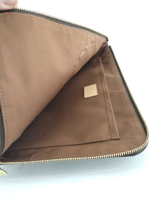 クラッチバッグのルイ・ ヴィトン（LOUIS VUITTON）