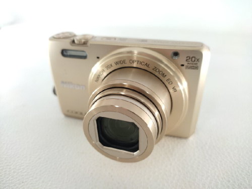 カメラのニコン