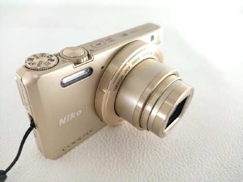 デジタルカメラの高倍率コンデジ