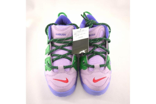スニーカーのナイキ（NIKE）
