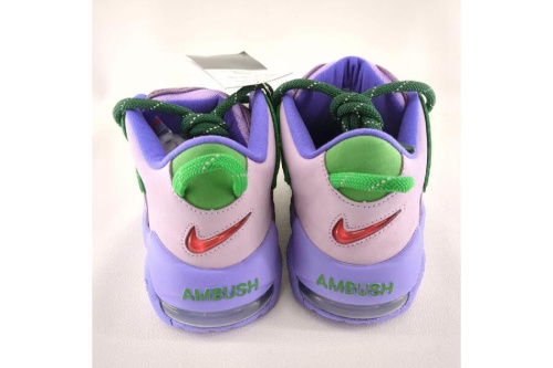 ナイキ（NIKE）のエアモアアップテンポ