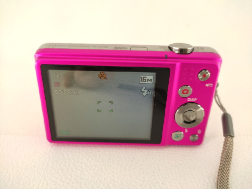 コンパクトデジタルカメラ