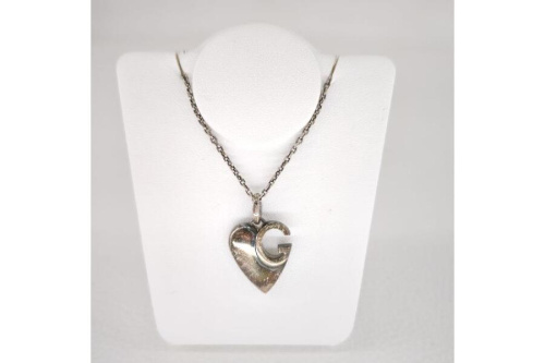 ジュエリーのネックレス