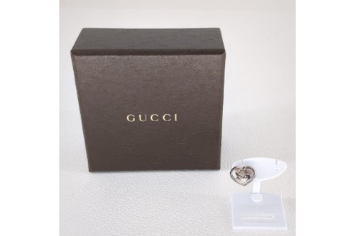 ジュエリーのピアス