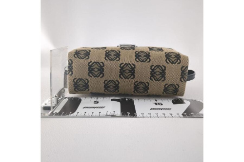 ロエベ（LOEWE）のコスメポーチ