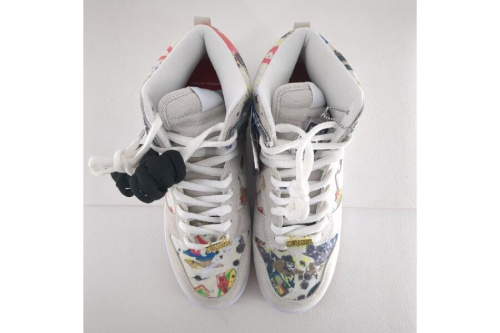 スニーカーのナイキ（NIKE）