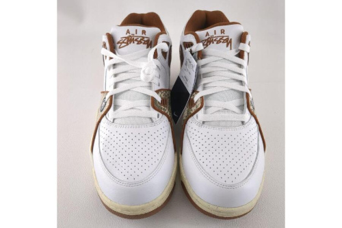 スニーカーのナイキ（NIKE）