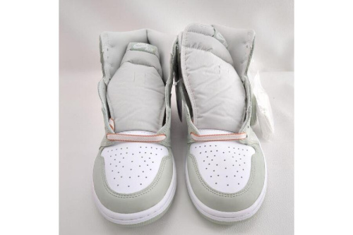 スニーカーのナイキ（NIKE）