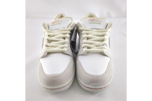 スニーカーのナイキ(NIKE)