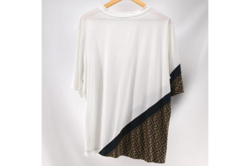 ファッションのTシャツ