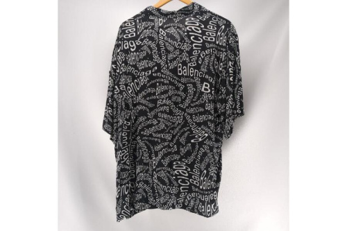 トップスのバレンシアガ（Balenciaga）
