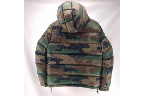 ダウンジャケットのモンクレール（Moncler）