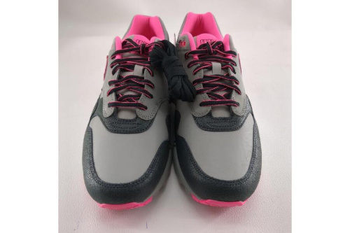 スニーカーのナイキ（NIKE）
