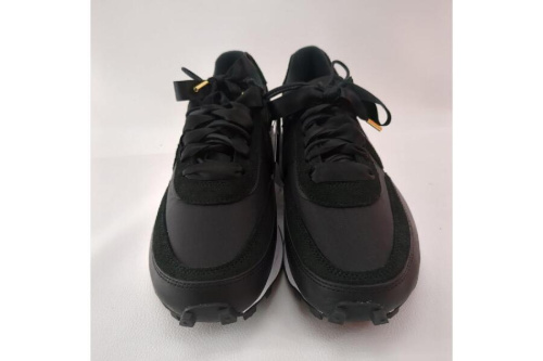 スニーカーのナイキ（NIKE）
