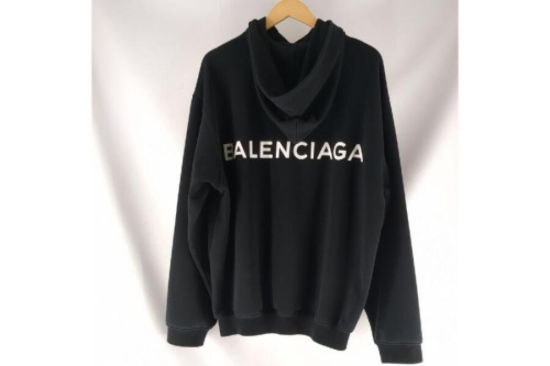 パーカーのバレンシアガ（Balenciaga）