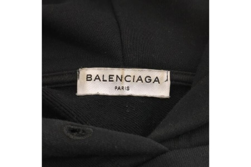 バレンシアガ（Balenciaga）のプルオーバーパーカー