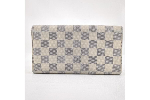 長財布のルイ・ ヴィトン（LOUIS VUITTON）