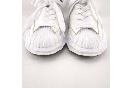 ローカットスニーカー