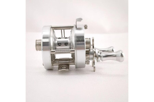 五十鈴工業のベイトリール