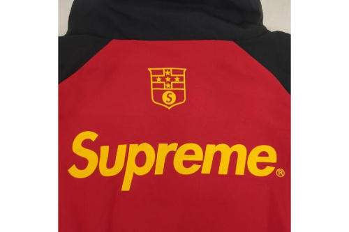 シュプリーム（Supreme）のトラックジャケット