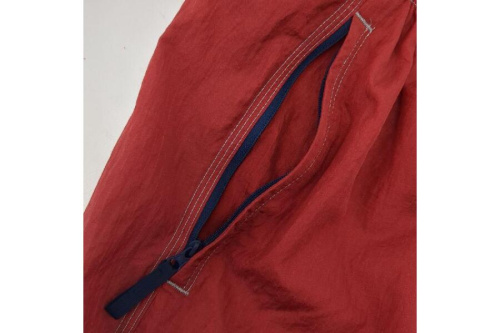 トラックパンツ