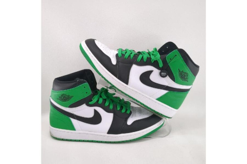 スニーカーのナイキ（NIKE）