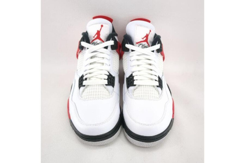 スニーカーのナイキ（NIKE）