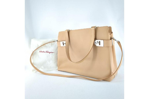 バッグのハンドバッグ