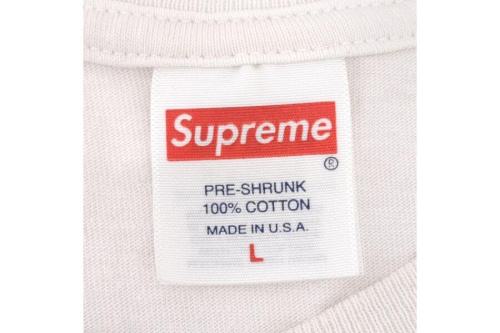 シュプリーム（Supreme）の半袖Tシャツ