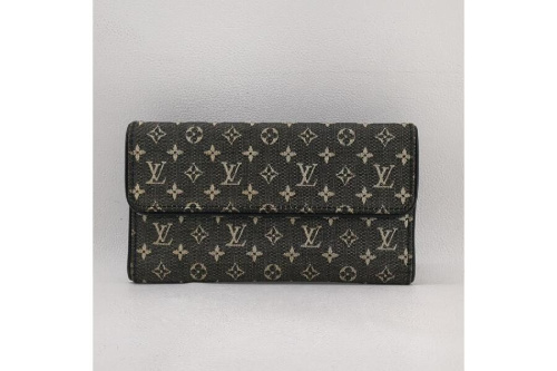 長財布のルイ・ ヴィトン（LOUIS VUITTON）