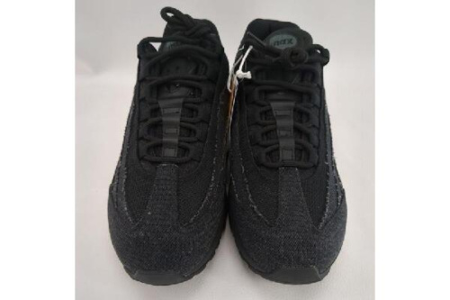 スニーカーのナイキ（NIKE）