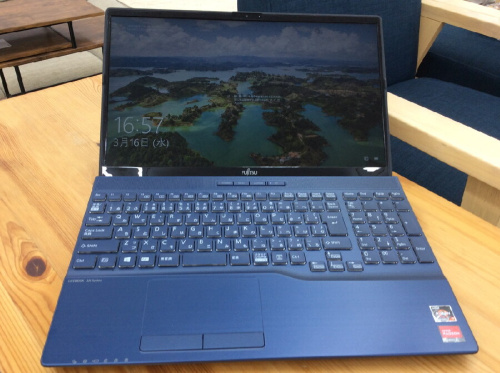 ノートパソコンの富士通