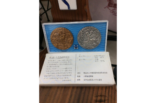 銀貨の記念メダル