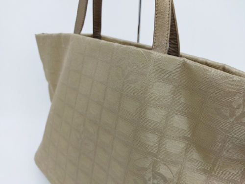 ニュートラベルラインのバッグ