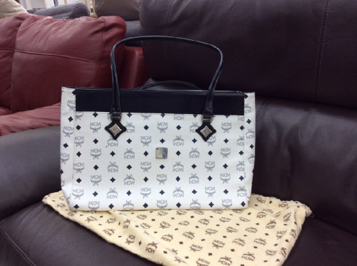 ブランドバッグ・財布のMCM(エムシーエム)