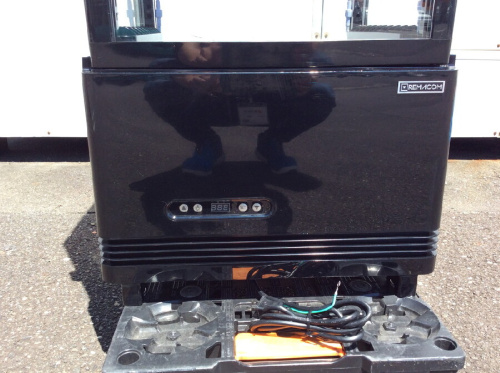 4面ｶﾞﾗｽｼｮｰｹｰｽのレマコム㈱