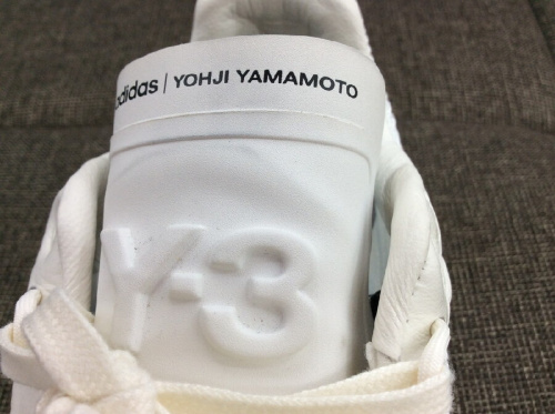 アディダスのY3
