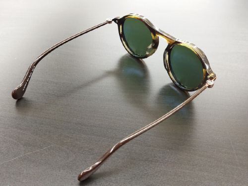 サングラスのアイウェア