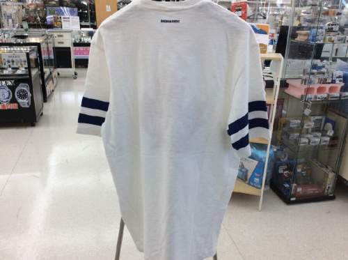 トップスのTシャツ