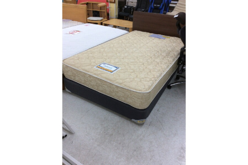 セミダブルのシモンズベッド