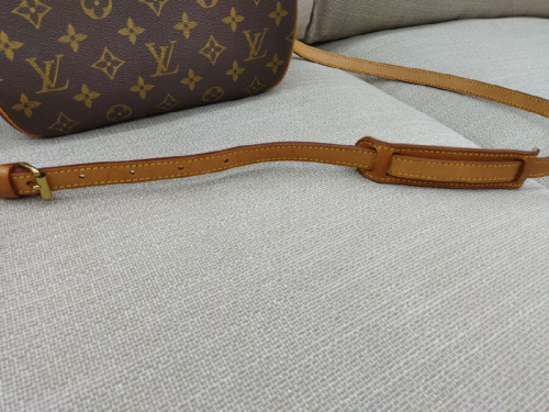 ショルダーバッグ