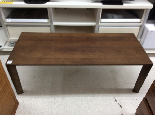 中古家具のテーブル