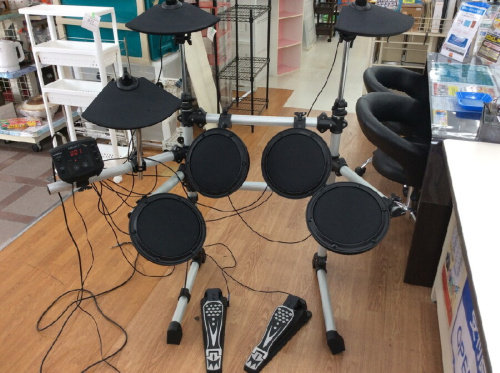 中古楽器の電子ドラム