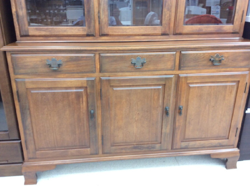 中古食器棚の昭和レトロ