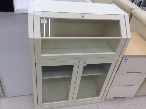 中古家具のキャビネット