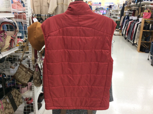 アウターのダウンベスト