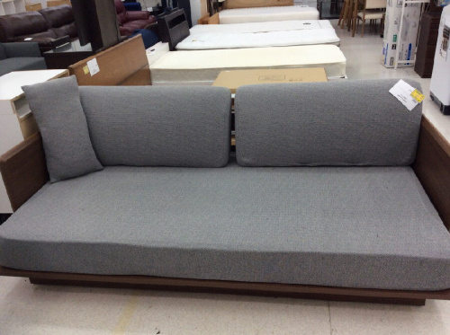 中古家具のベッド
