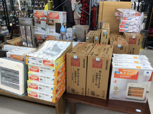 暖房器具の電気ストーブ