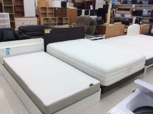 中古家具のベッド