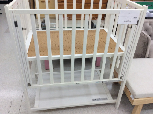 中古家具のベッド